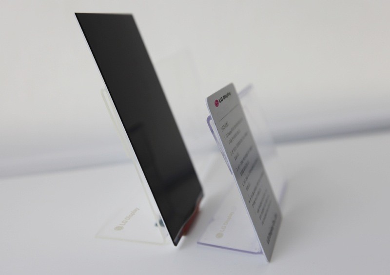 LG-worlds-slimmest-1080p-LCD-display-3